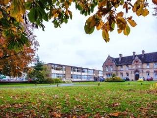 Colegios de Irlanda - Holy Family Secondary School - Kildare